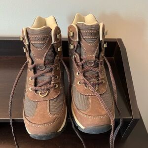 L.L.Bean Women’s Snow Sneakers 4 with Arctic Grip, Mid Lace-Up, size 6M